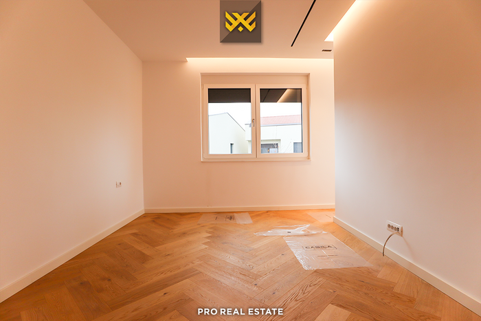 Casa de 217,6m² + 60m² à venda na vila de qershia (3)
