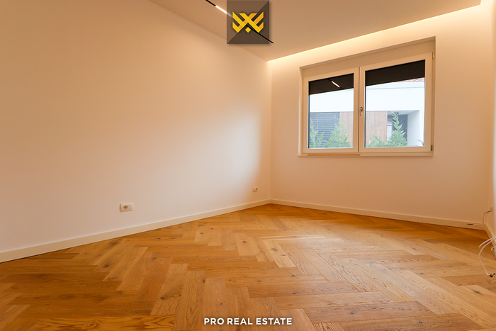Casa de 217,6m² + 60m² à venda na vila de qershia (5)