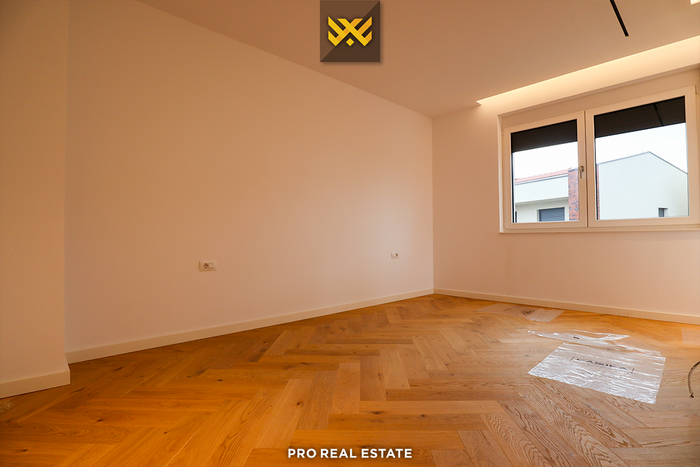 Casa de 217,6m² + 60m² à venda na vila de qershia (6)