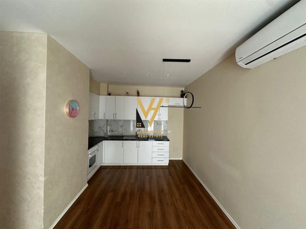 Jepet apartament 2+1+blk me qera ne Astir 50.000 leke (4)