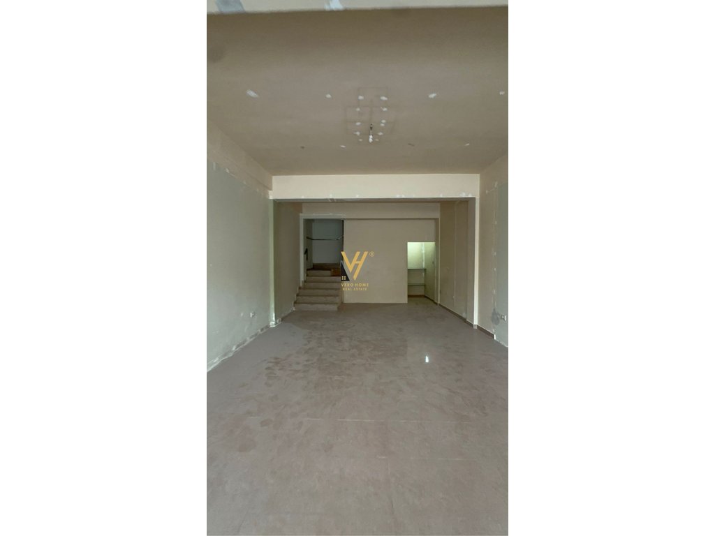 Venda de loja duplex 260 metros quadrados em rr. Dritan hoxha