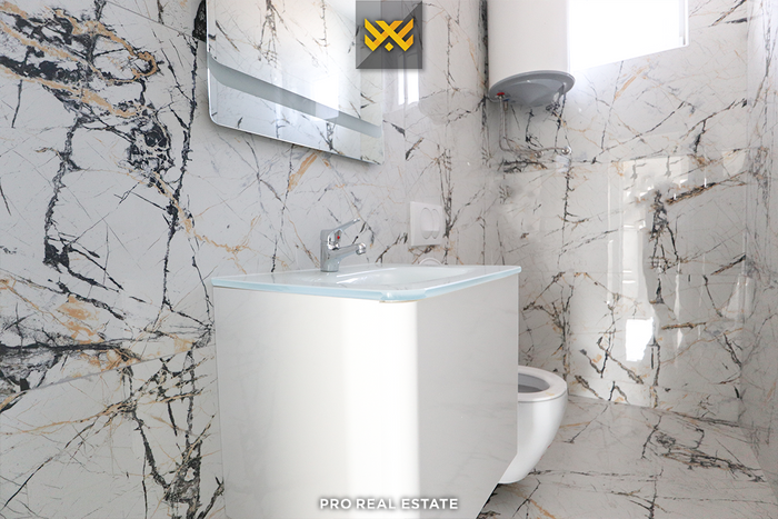Objekt 590m² + 150m² me #qira në emshir.