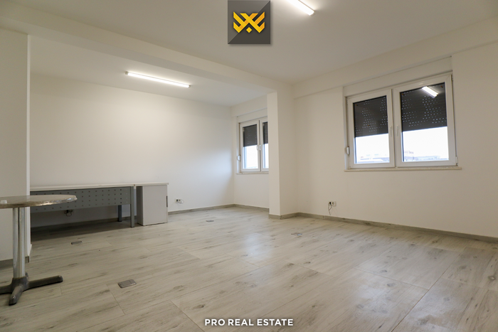 Attico / ufficio 150m² in affitto a Fushë Kosovë