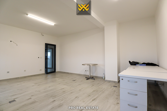 Attico / ufficio 150m² in affitto a Fushë Kosovë