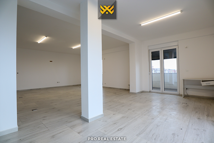 Attico / ufficio 150m² in affitto a Fushë Kosovë