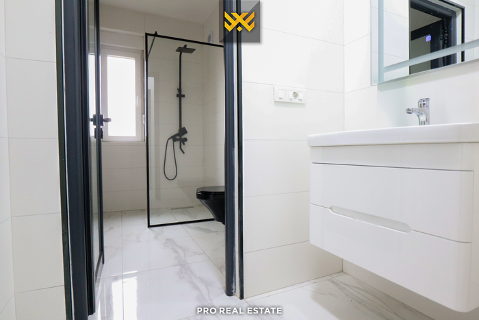 Attico / ufficio 150m² in affitto a Fushë Kosovë
