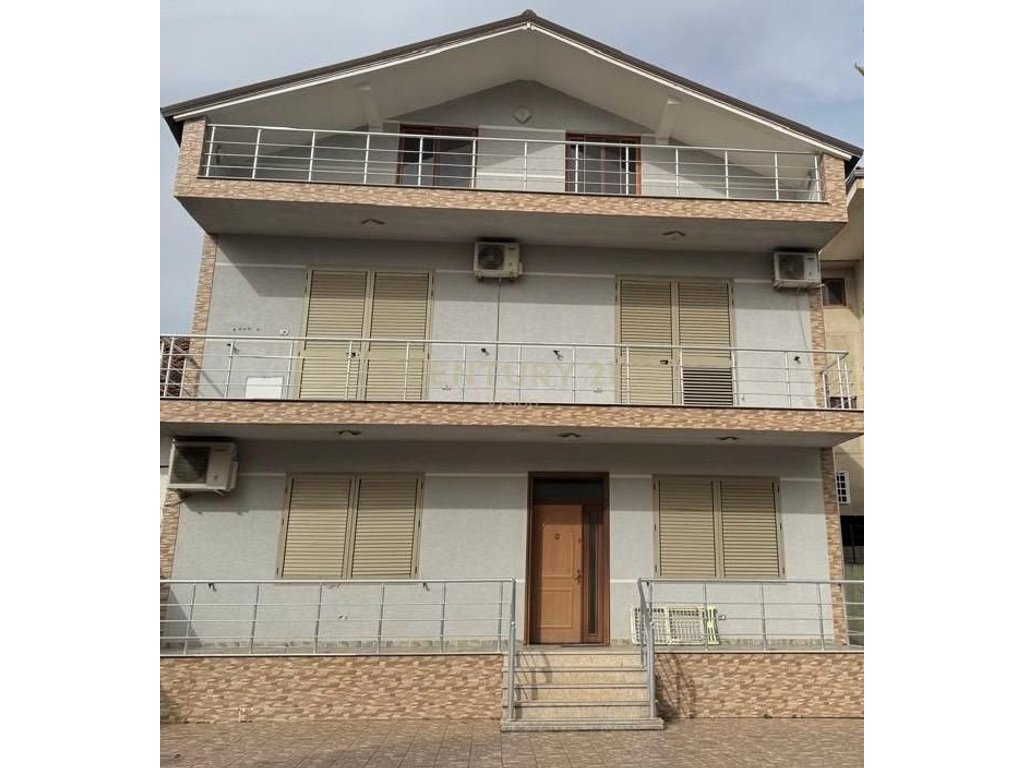 Villa de 3 plantas en venta en dergu, shkoder