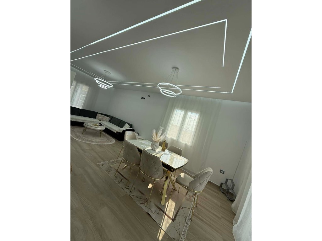 Villa 3+1+2 in affitto a fresku, Tirana