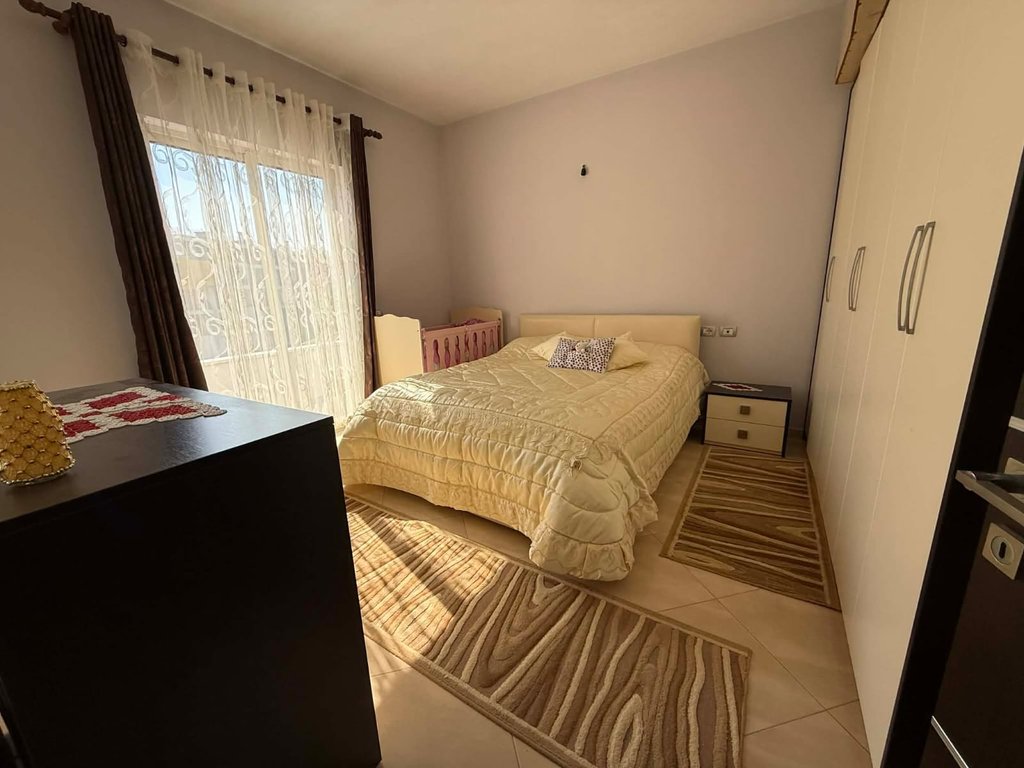 Villa 3+1+2 in affitto a fresku, Tirana (3)