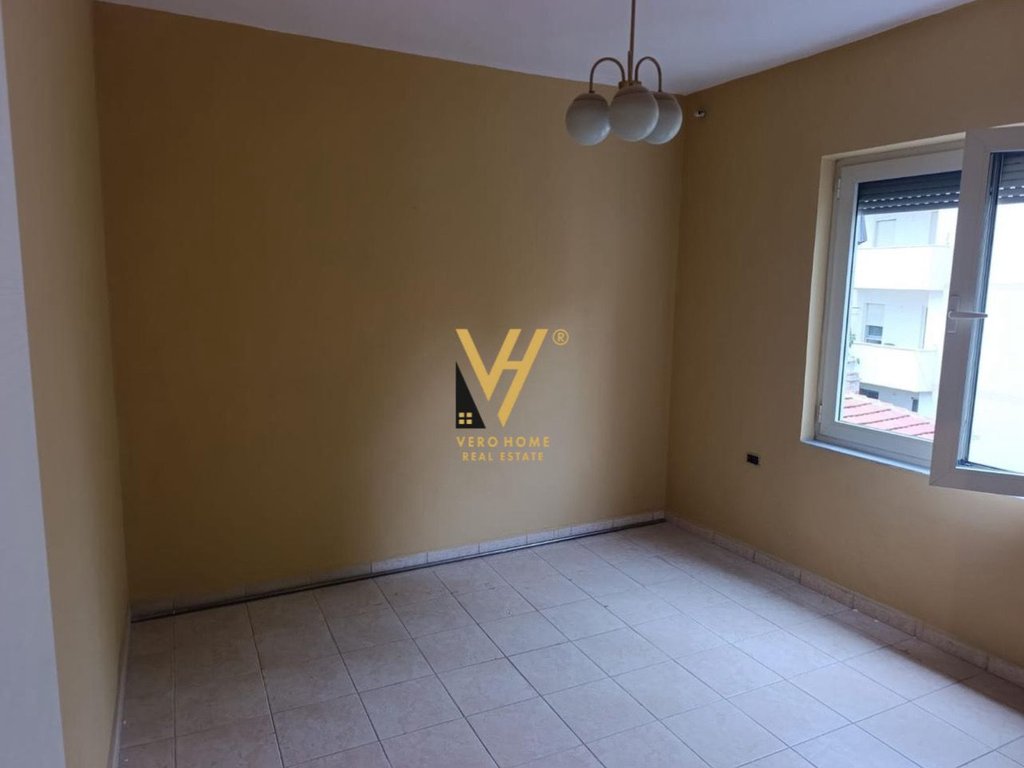 Apartamento 2+1 en alquiler en la calle kavajes 800 euro