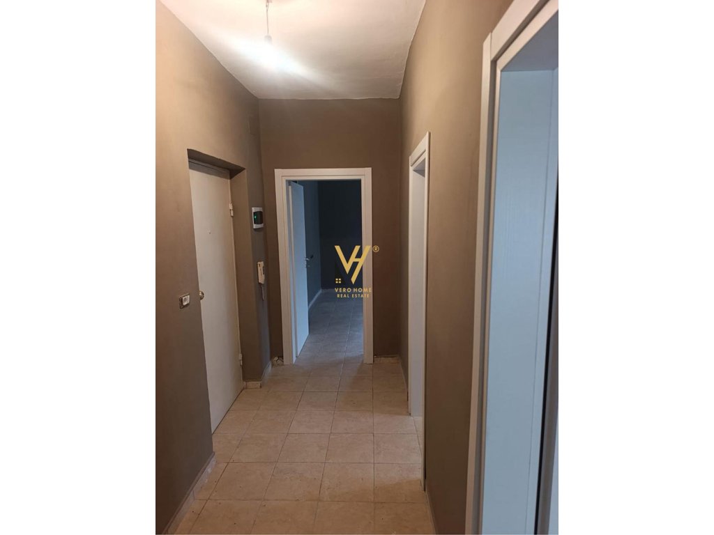 Apartamento 2+1 en alquiler en la calle kavajes 800 euro (2)