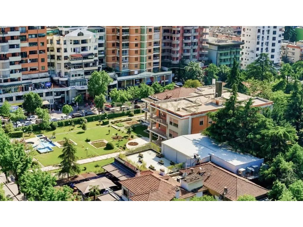 Ambiente comercial para alugar - 200m², no térreo do bloco!