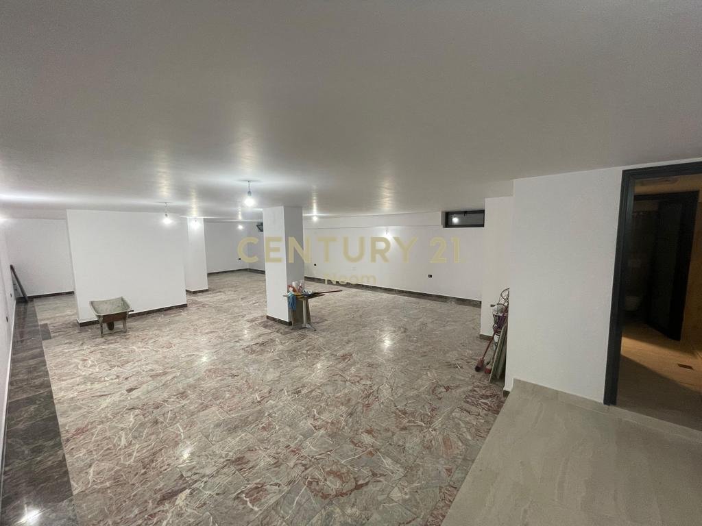 Ambiente comercial para alugar - 200m², no térreo do bloco! (2)