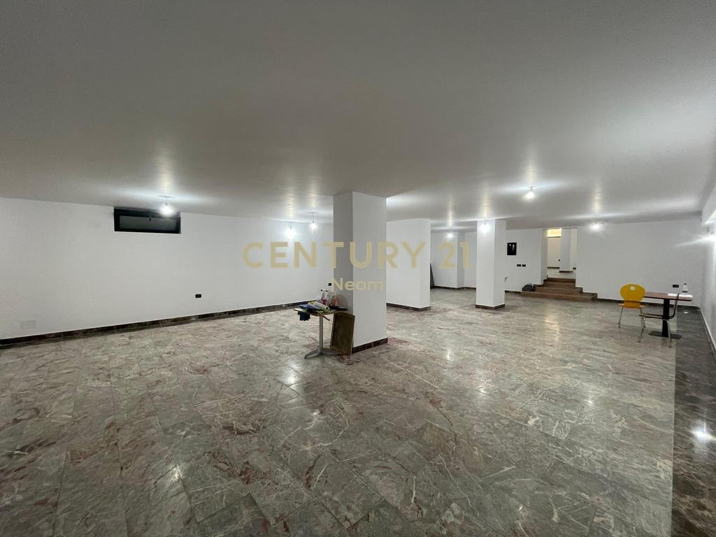 Ambiente comercial para alugar - 200m², no térreo do bloco! (3)