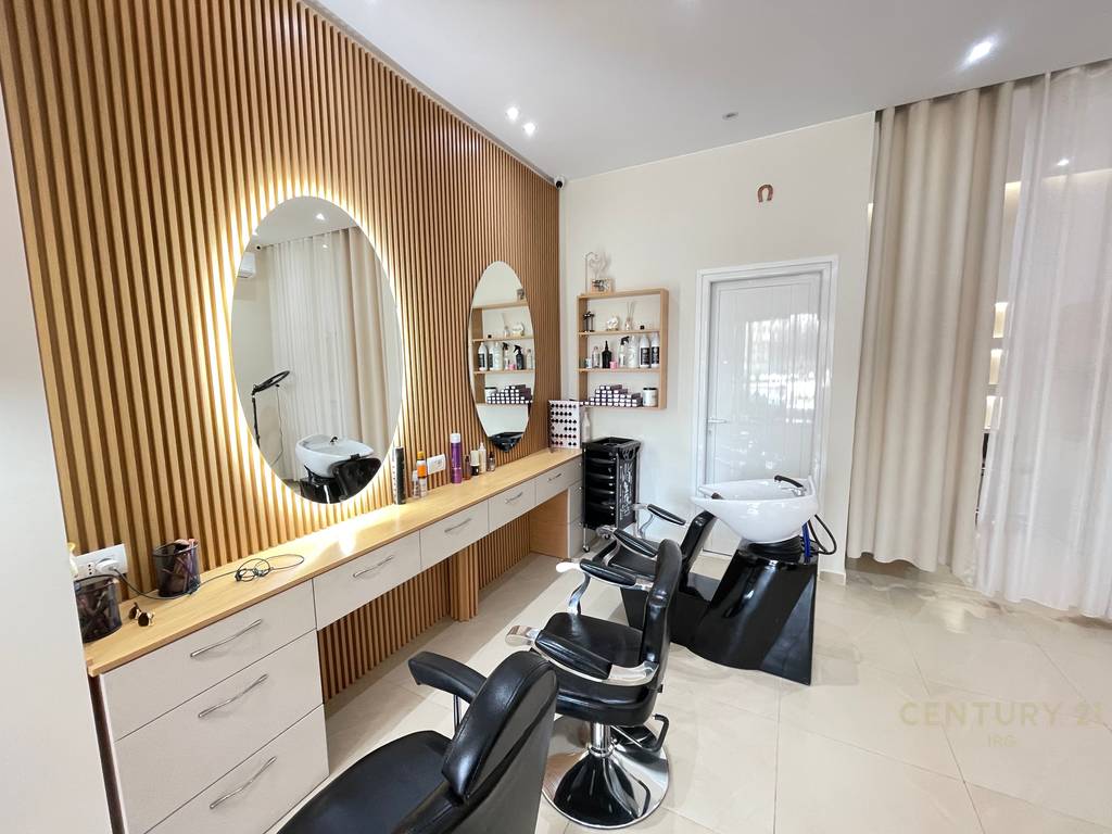 Espace coiffure / esthétique à louer près de square 21, rue de Kavajë