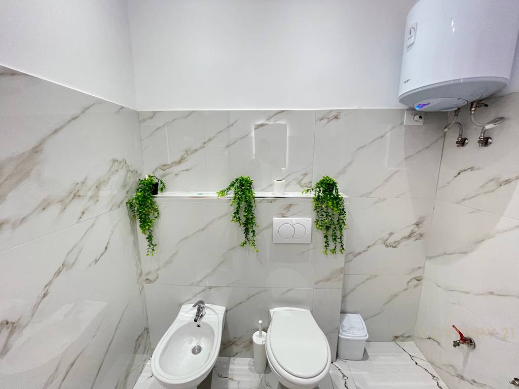 Espace coiffure / esthétique à louer près de square 21, rue de Kavajë (8)