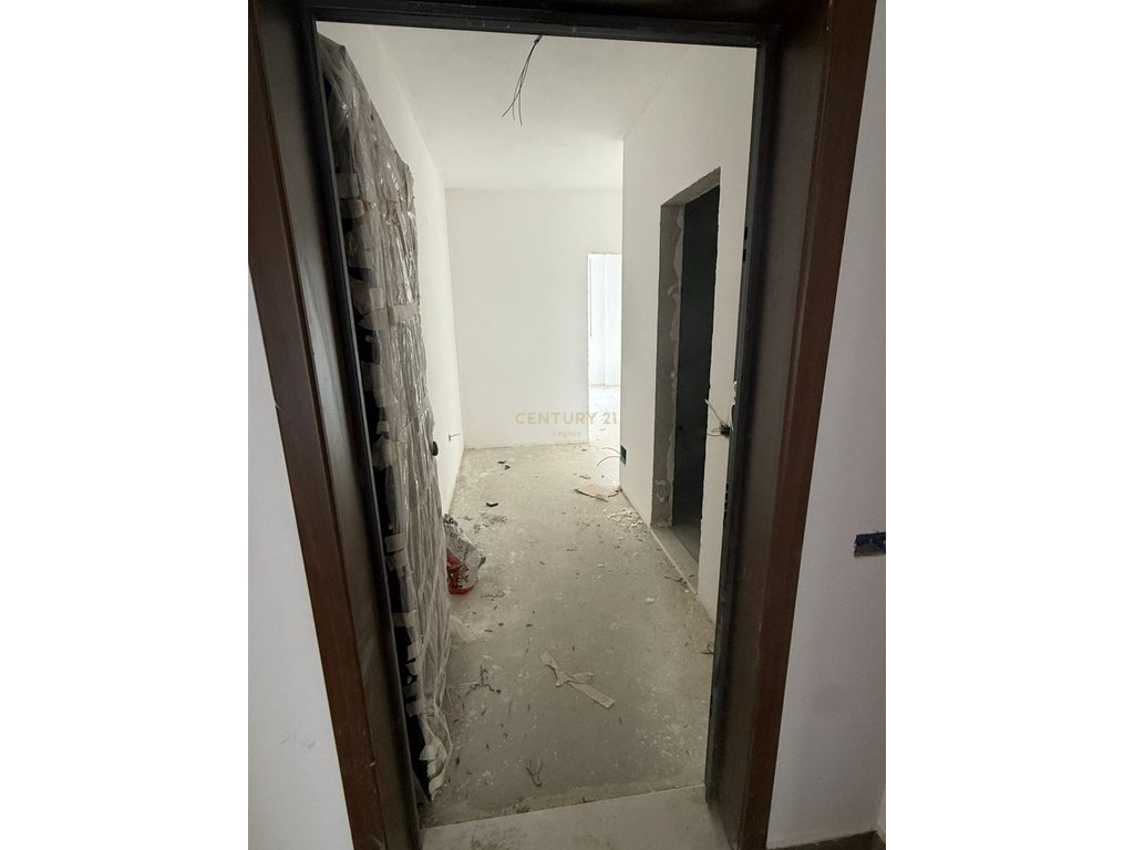 Shitet apartament 1+1 – Rruga e dibrës