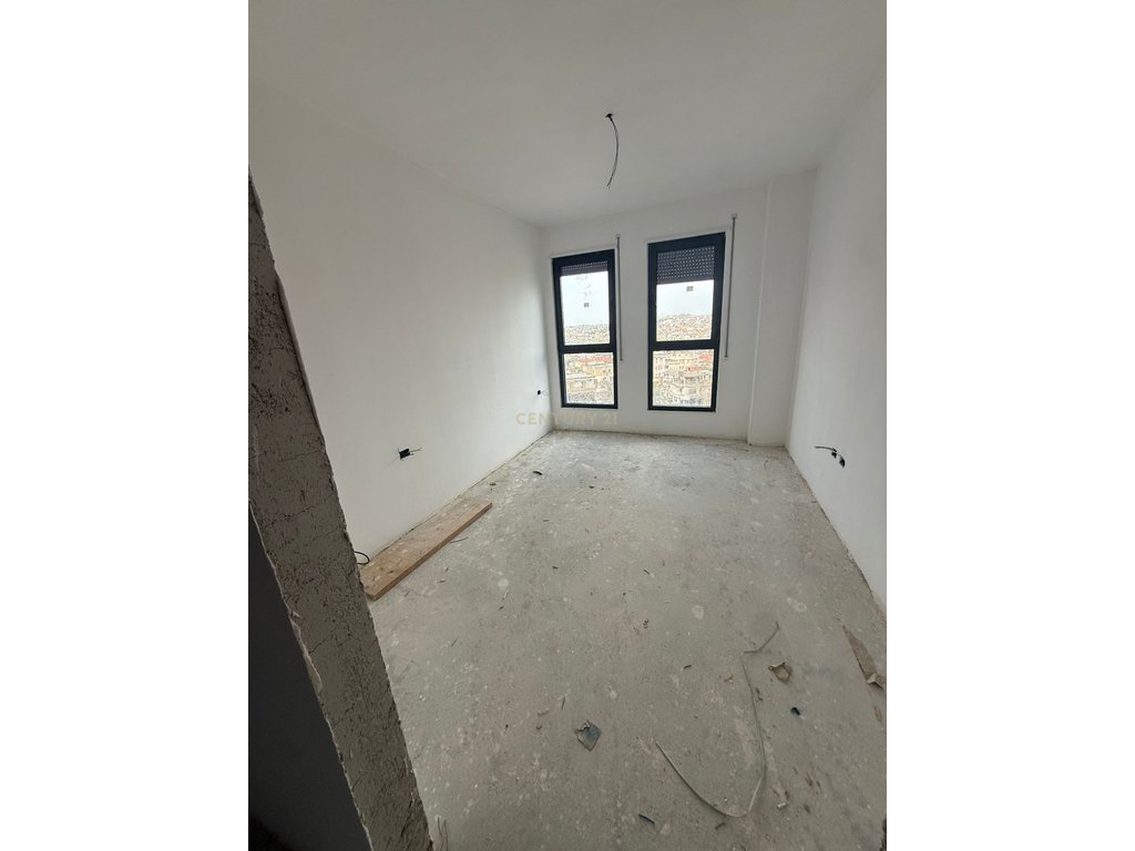 Shitet apartament 1+1 – Rruga e dibrës (3)