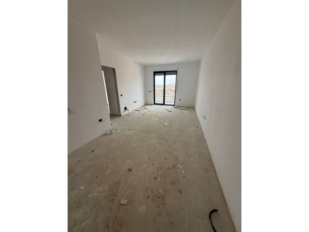 Shitet apartament 1+1 – Rruga e dibrës (5)