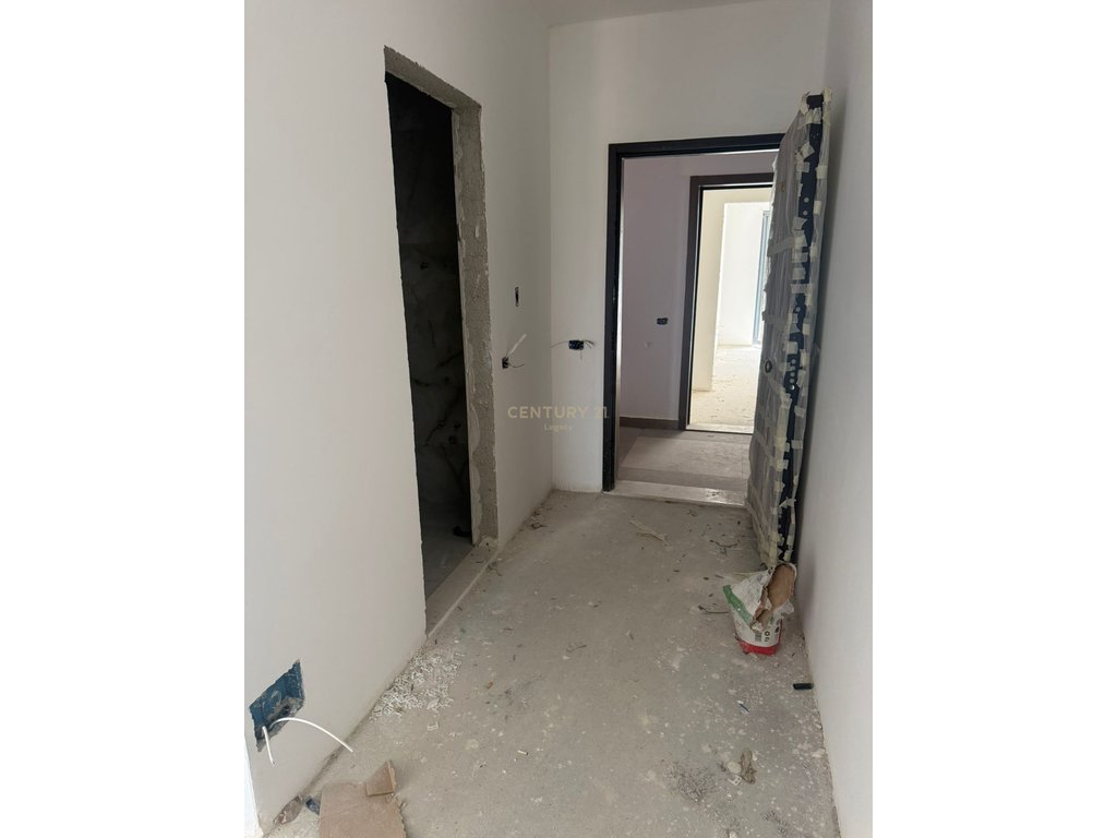 Shitet apartament 1+1 – Rruga e dibrës (7)