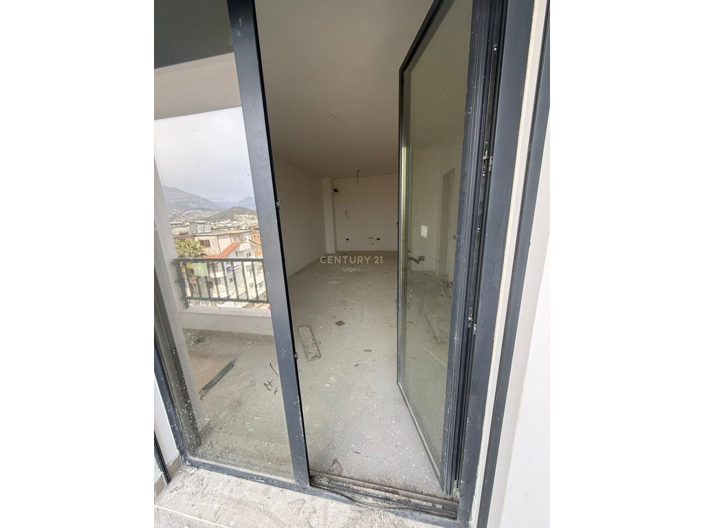 Shitet apartament 1+1 – Rruga e dibrës (8)