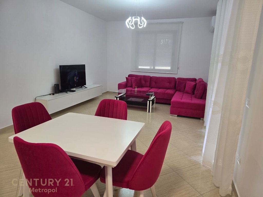 Jepet me qira apartament 1+1, lungomare!