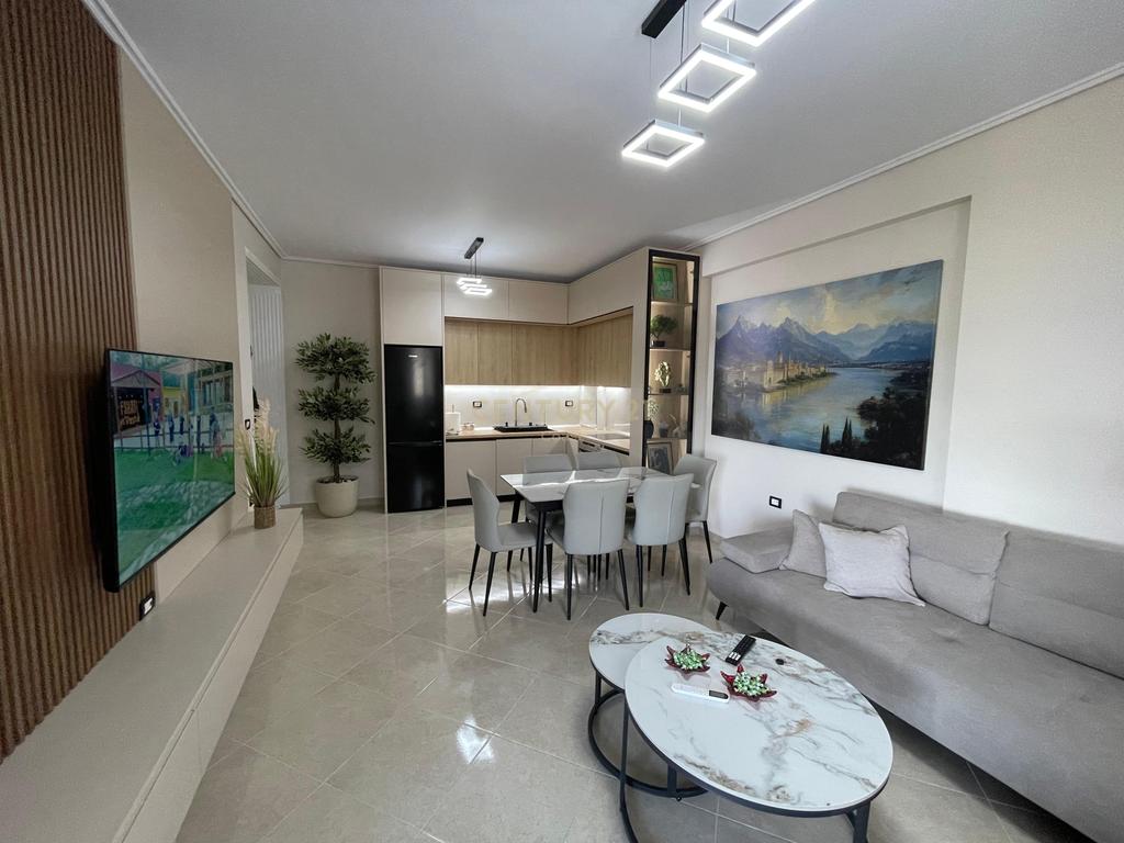 Jepet me qira apartament 1+1, lungomare! (8)