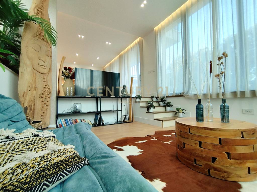 Villa unique à vendre à petrelë