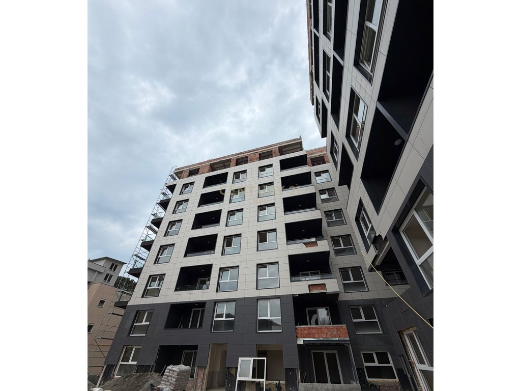 Shitet apartament 2+1 montevideo residence te mali robit! (2)