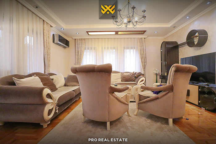 House 550m² for sale in Bregu i Diellit.