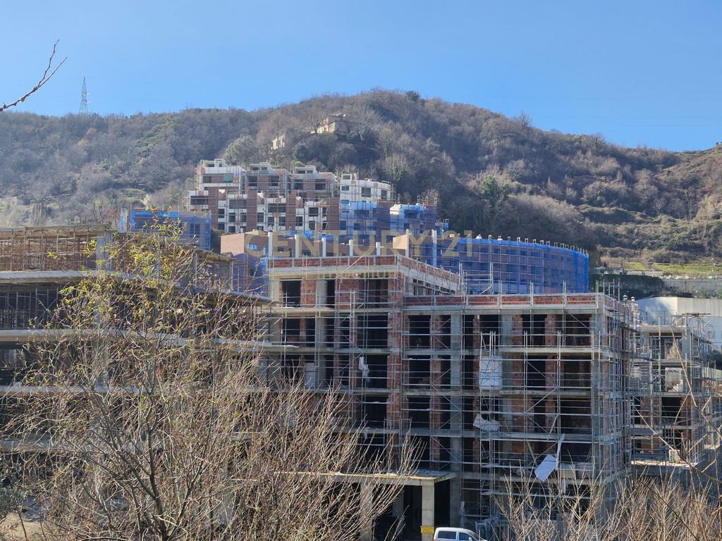 Apartment 2+1+2 + 98 square meter veranda for sale at residenca kodra e diellit 2!