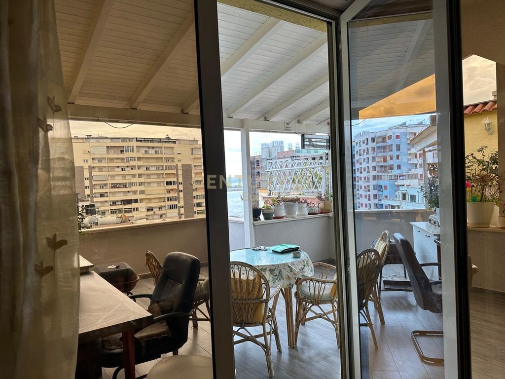 Affitto appartamento 3+1+2 con vista mare a vollga durres!