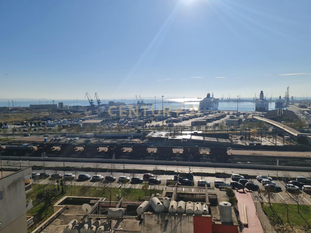 Shitet apartament 2+1+2 ne durres pamje deti !