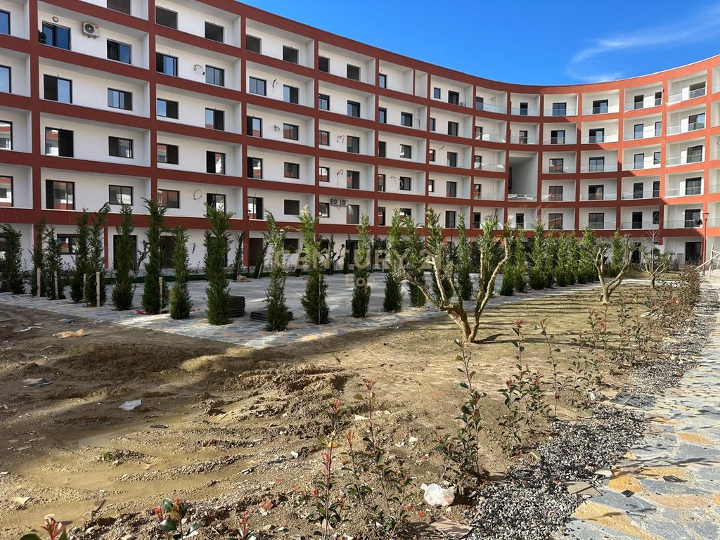 Apartamento 1+1 con patio en la residencia eon golem en venta!