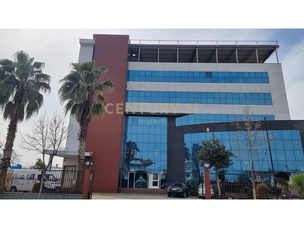Hapësirë multifunksionale me qira në kamez qender, Tiranë - 20.000€! (5)