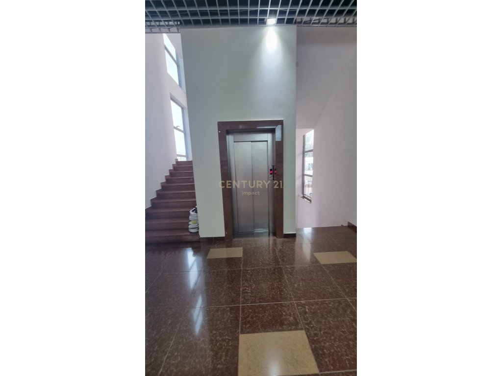 Hapësirë multifunksionale me qira në kamez qender, Tiranë - 20.000€! (8)