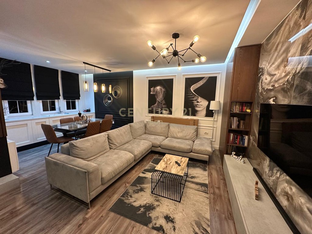 Japim me qira apartament 2+1+2 ne qender te durresit prane portit!