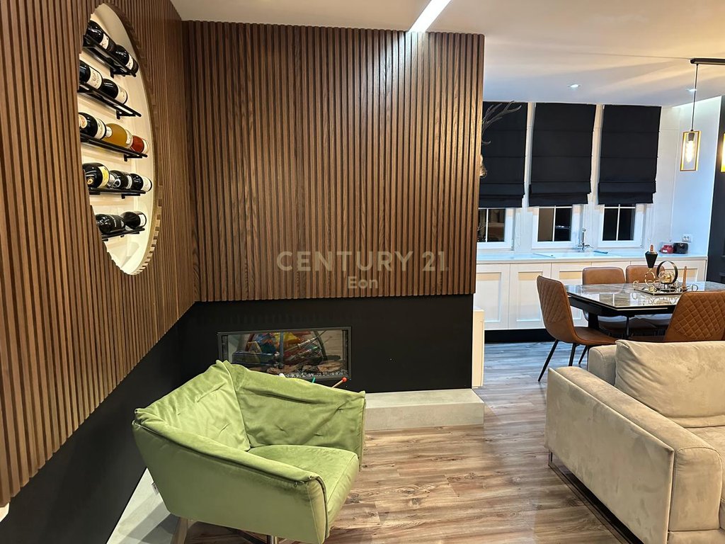 Japim me qira apartament 2+1+2 ne qender te durresit prane portit! (2)
