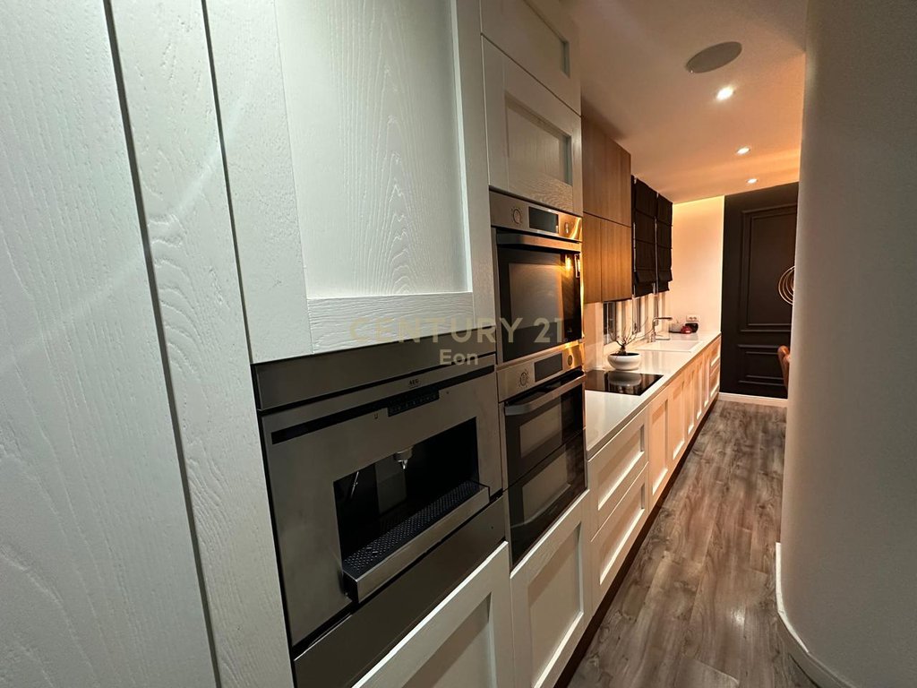 Japim me qira apartament 2+1+2 ne qender te durresit prane portit! (5)