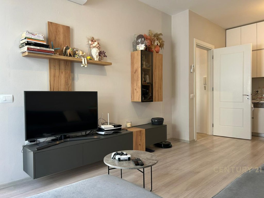 Apartament 1+1 per shitje ne kinostudio !