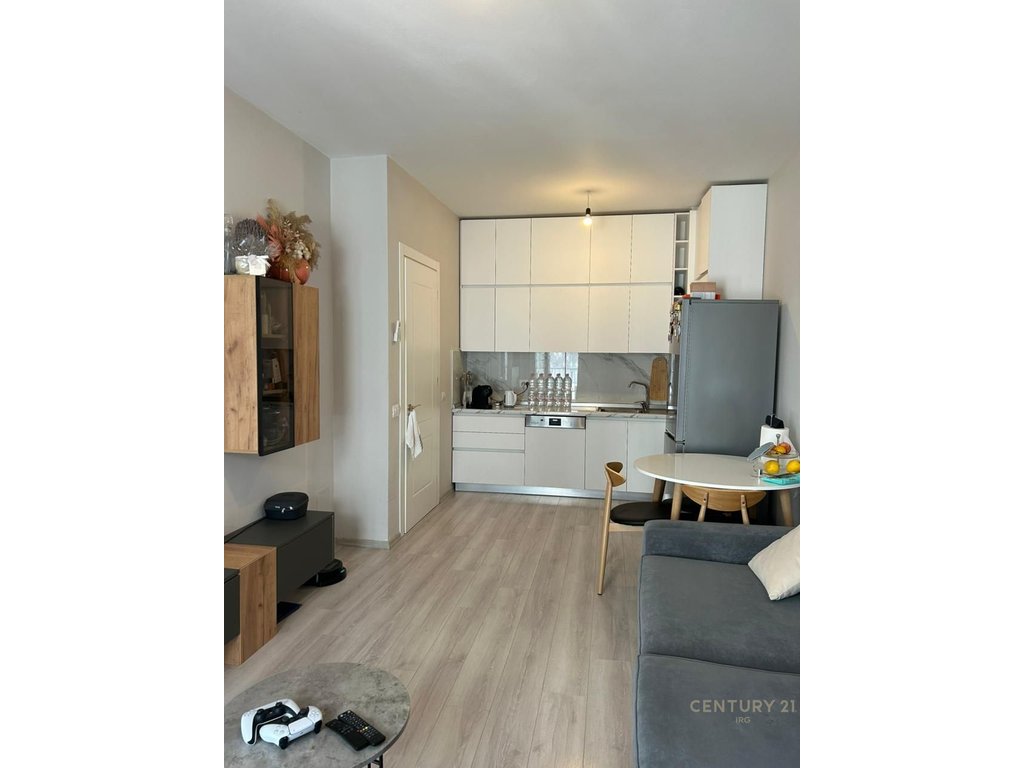 Apartament 1+1 per shitje ne kinostudio !