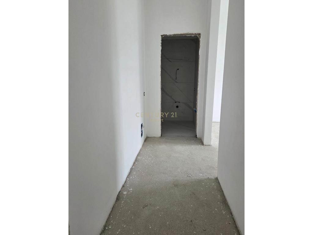 Apartament 1+1 per shitje ne kinostudio !