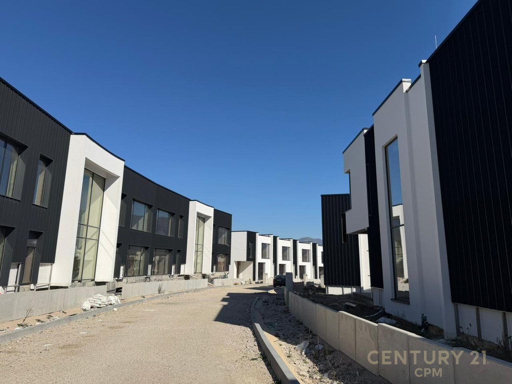 Duplex for sale at residenca diellon + 3 parking spots
