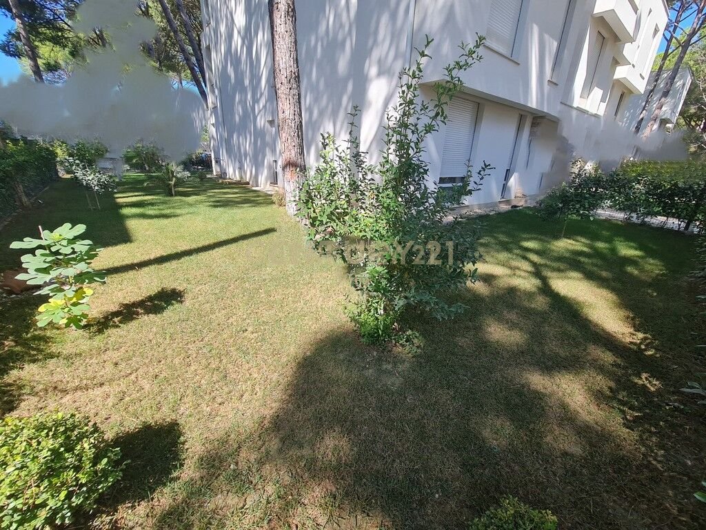 Shitet apartament 2+1 me oborr ne residencen san pietro!
