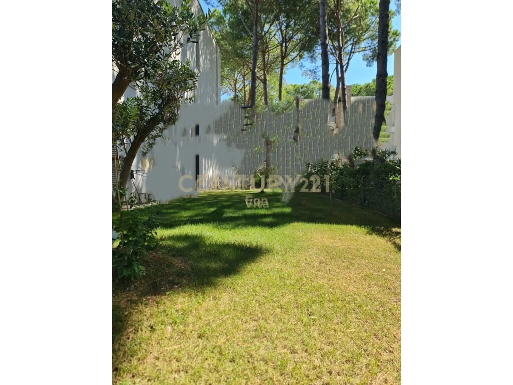 Shitet apartament 2+1 me oborr ne residencen san pietro!