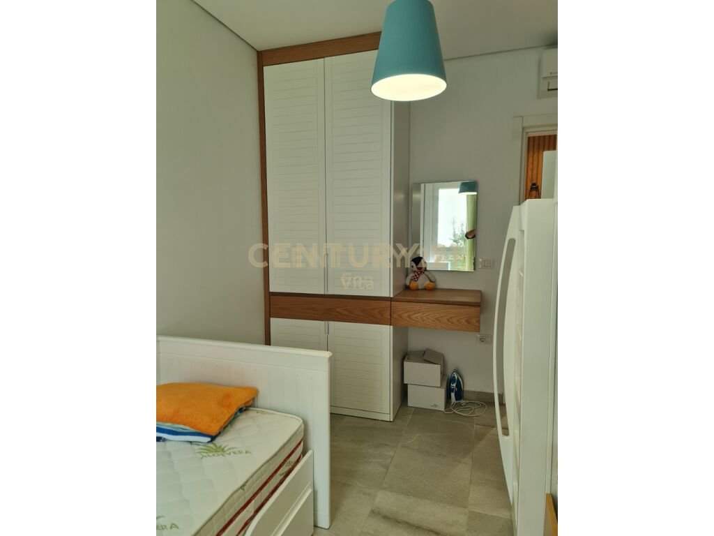 Shitet apartament 2+1 me oborr ne residencen san pietro!