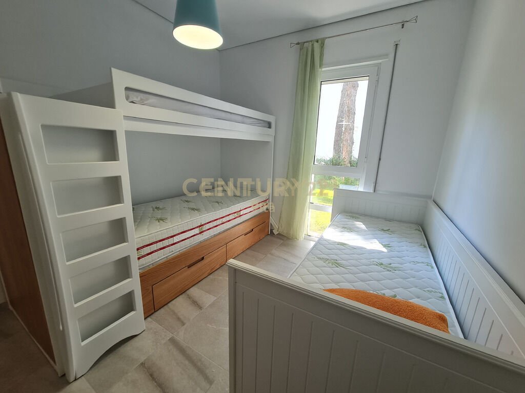 Shitet apartament 2+1 me oborr ne residencen san pietro!