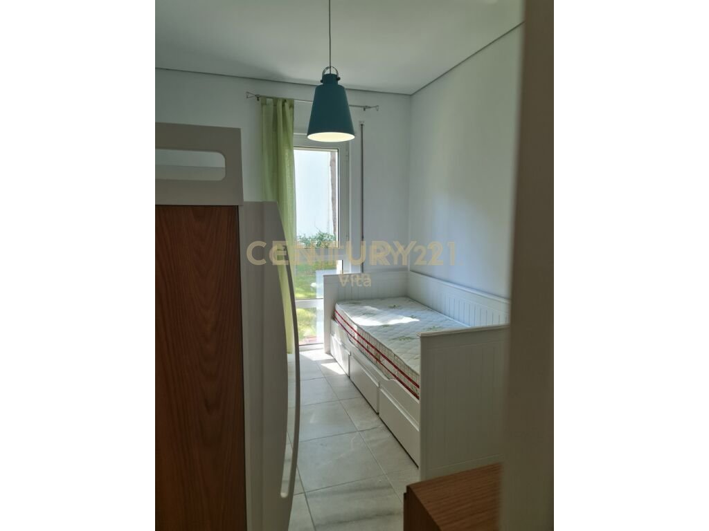 Shitet apartament 2+1 me oborr ne residencen san pietro!