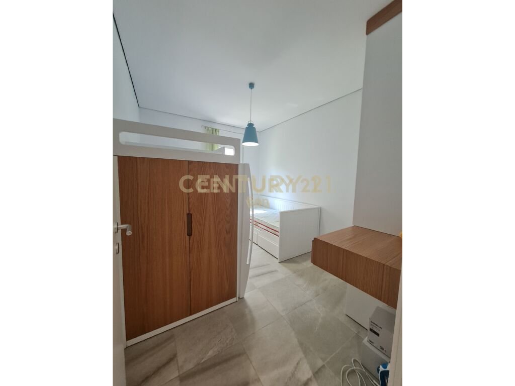 Shitet apartament 2+1 me oborr ne residencen san pietro!