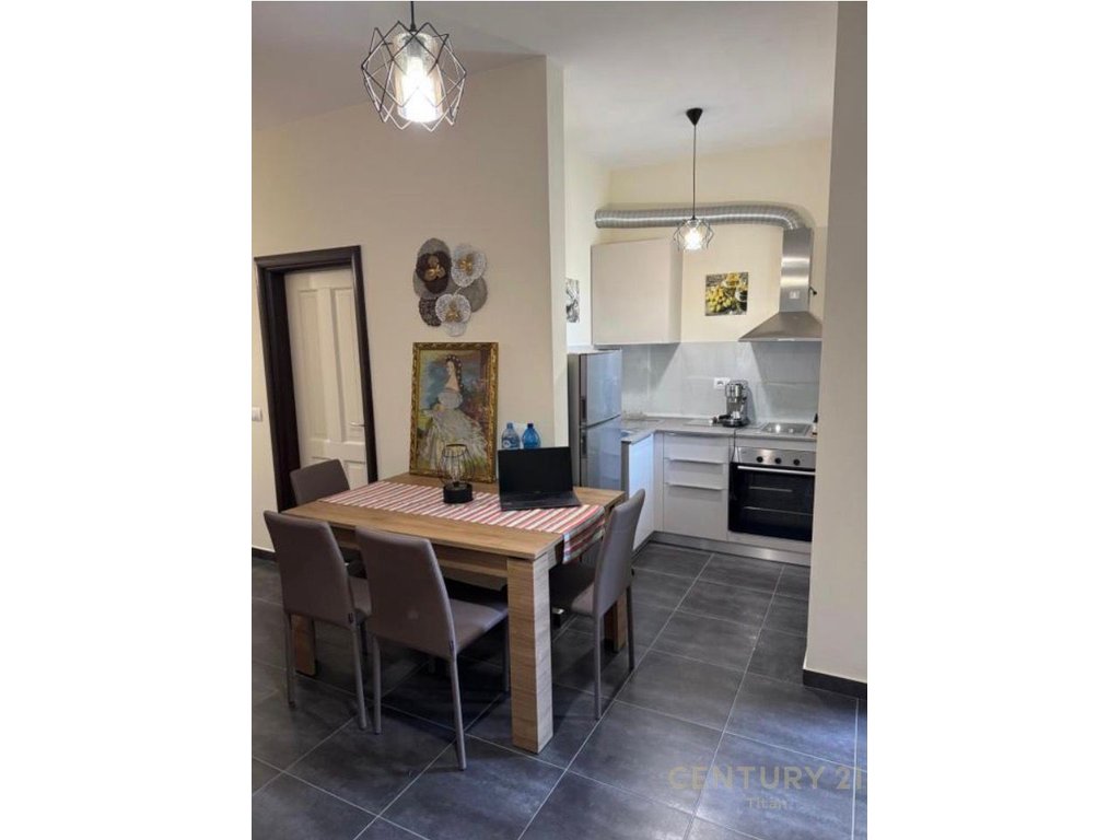 Shitet apartament 2+1 me oborr ne residencen san pietro!